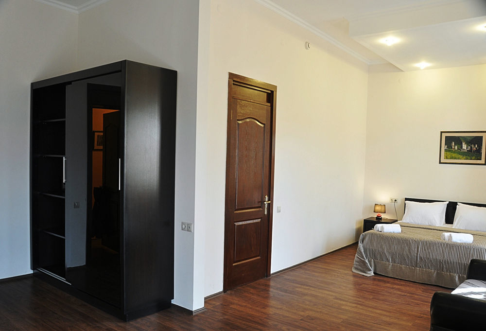 Gold Star Hotel Tbilisi Bagian luar foto