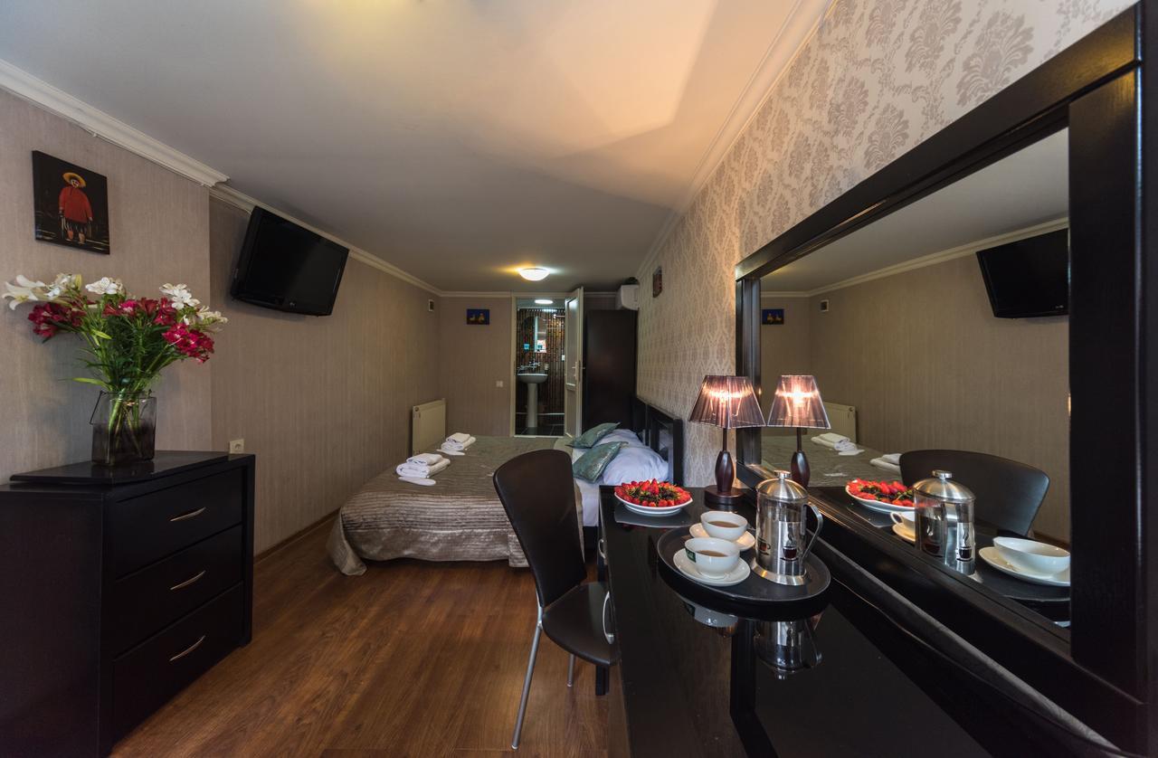Gold Star Hotel Tbilisi Bagian luar foto